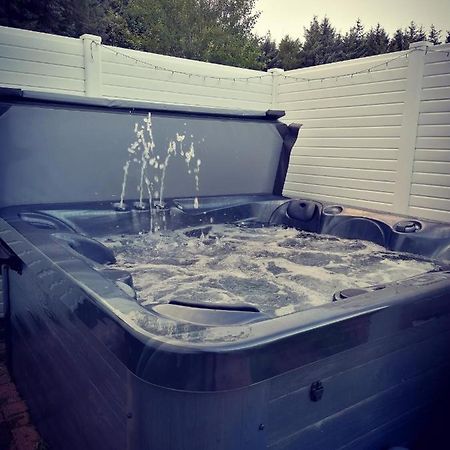 The Kalos Retreat - Hot Tub Lodge With Free 18 Hole Golf Course Swarland Екстер'єр фото