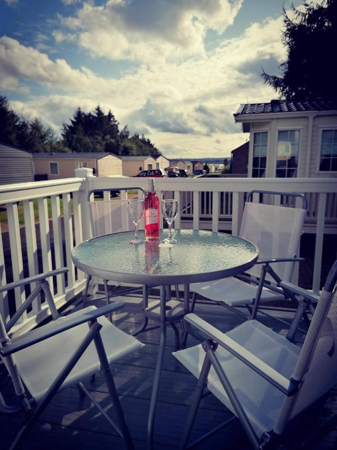 The Kalos Retreat - Hot Tub Lodge With Free 18 Hole Golf Course Swarland Екстер'єр фото