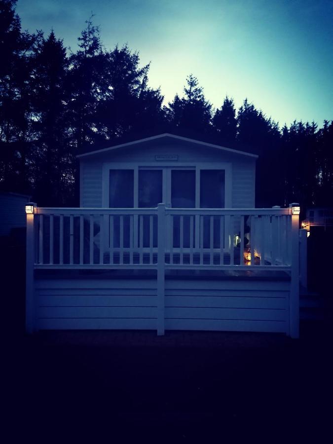 The Kalos Retreat - Hot Tub Lodge With Free 18 Hole Golf Course Swarland Екстер'єр фото