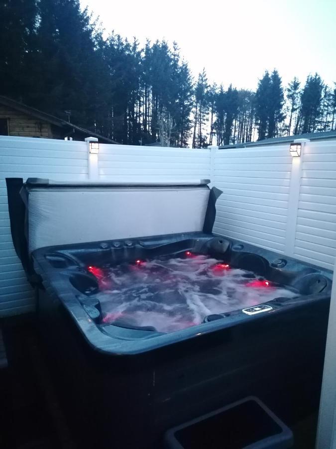 The Kalos Retreat - Hot Tub Lodge With Free 18 Hole Golf Course Swarland Екстер'єр фото